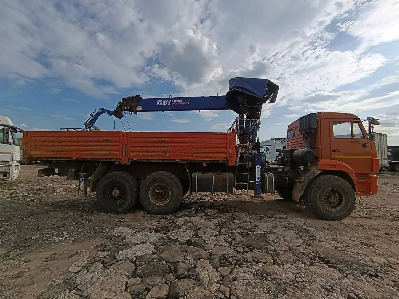 КАМАЗ 43118 6x6 Бортовой с КМУ, фото 3