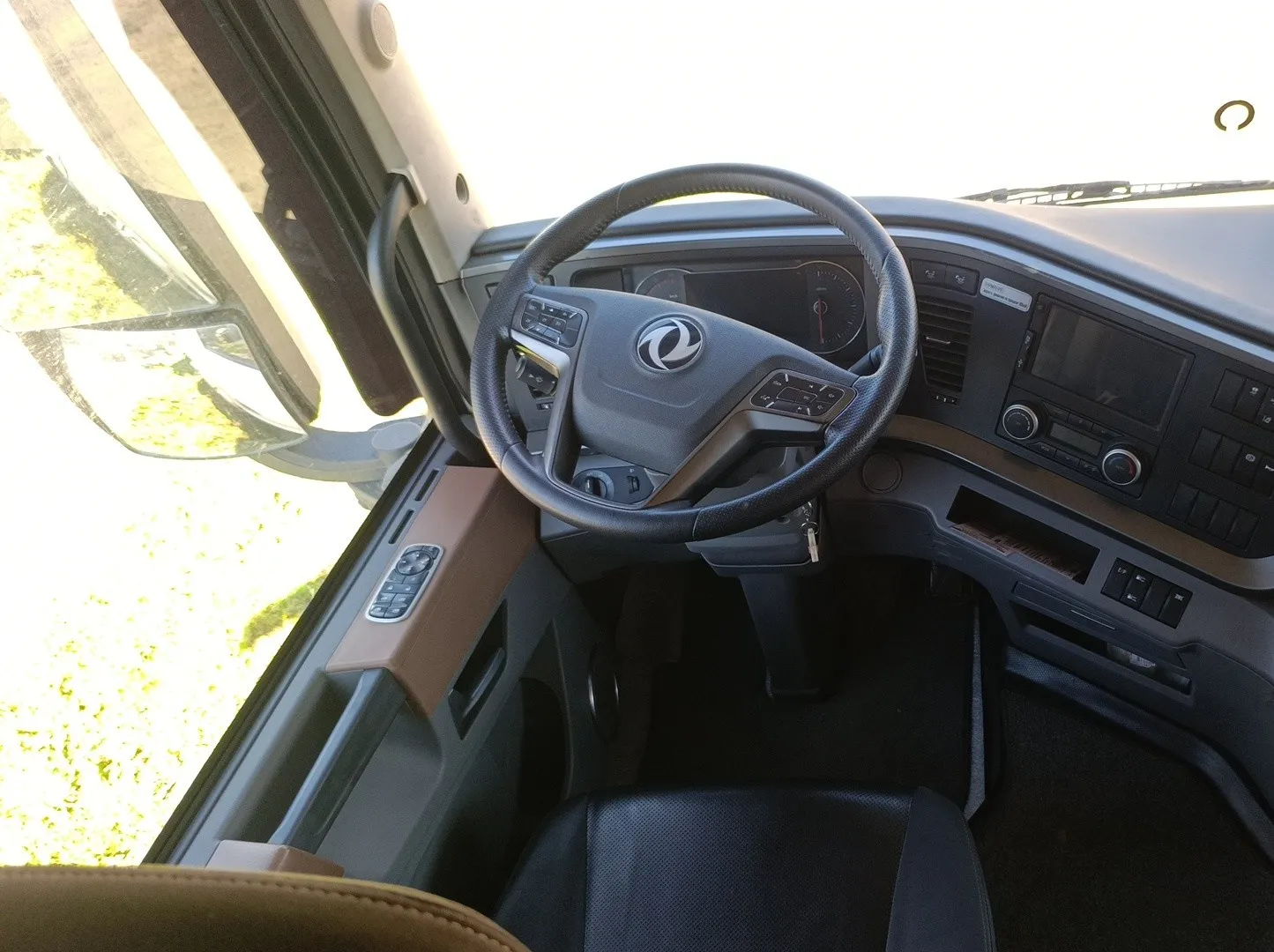 DONGFENG DFH 4x2 Седельный тягач, фото 5