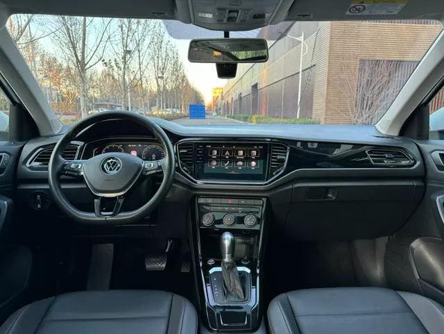 Volkswagen T-Roc 280TSI DSG two-wheel drive Comfort PLUS, фото 3