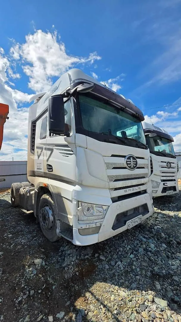 FAW J7 4x2 Седельный тягач, фото 2