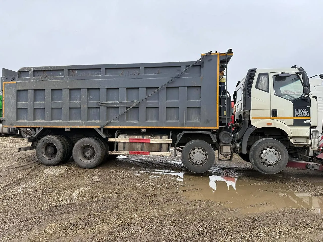 FAW CA 3310 8x4 Самосвал, фото 2