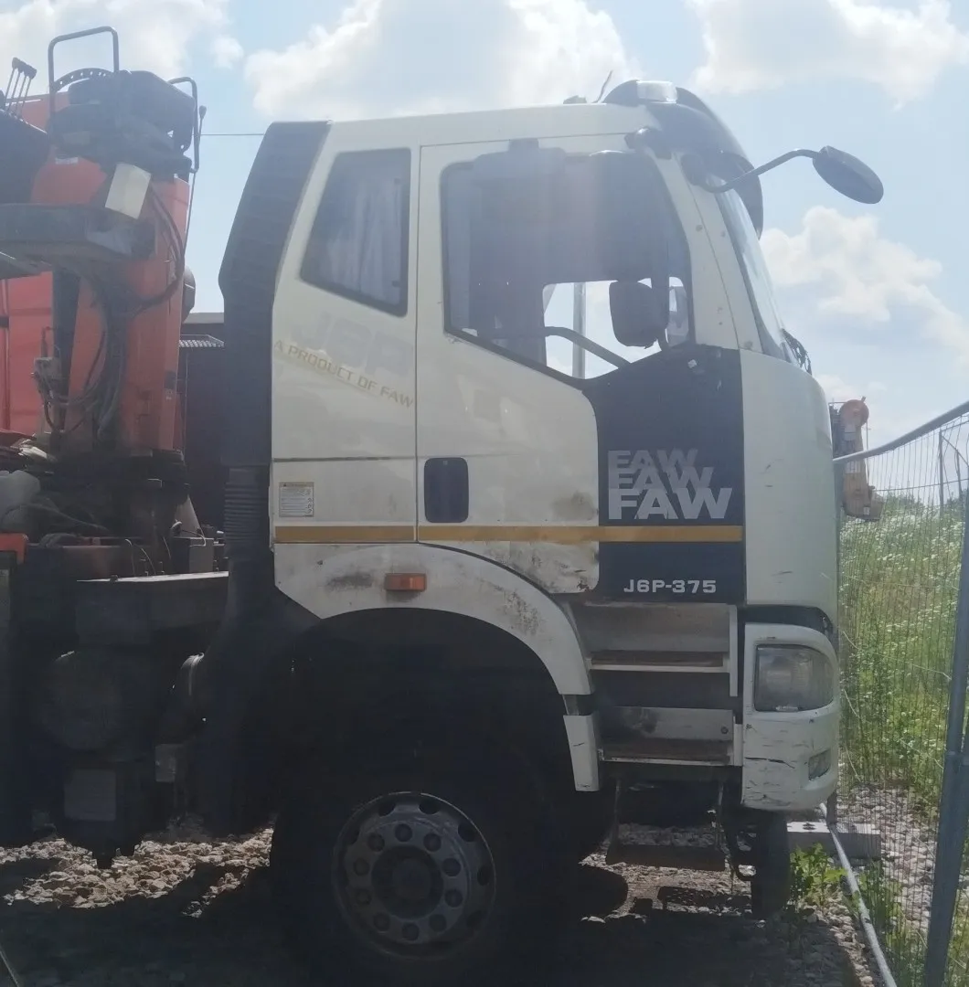 Айсин W0* на шасси FAW CA 3250 6X4 Бортовой с КМУ, фото 2