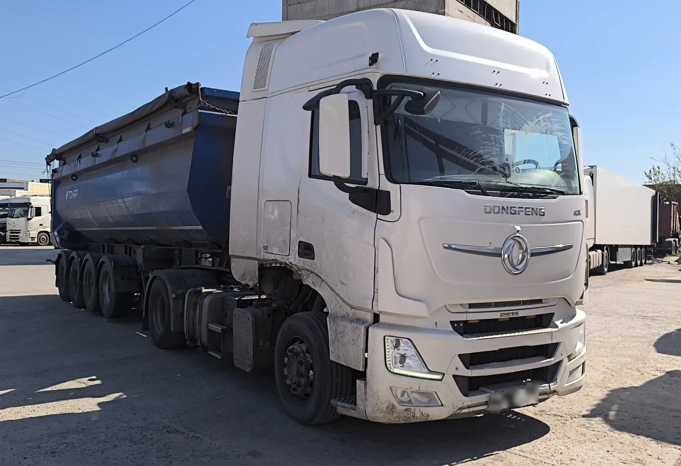 DONGFENG DFH 4x2 Седельный тягач, фото 2
