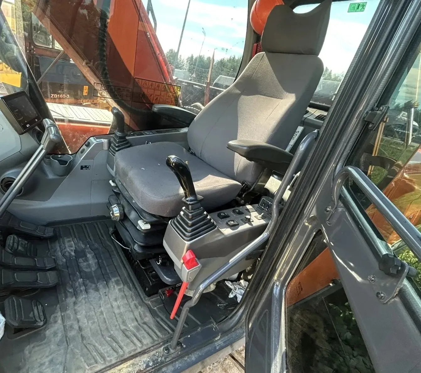 Doosan DX 225 Экскаватор, фото 5