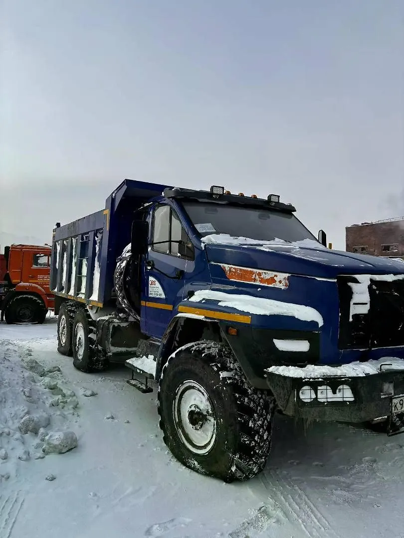 Ural 5557 6x6 Самосвал, фото 2