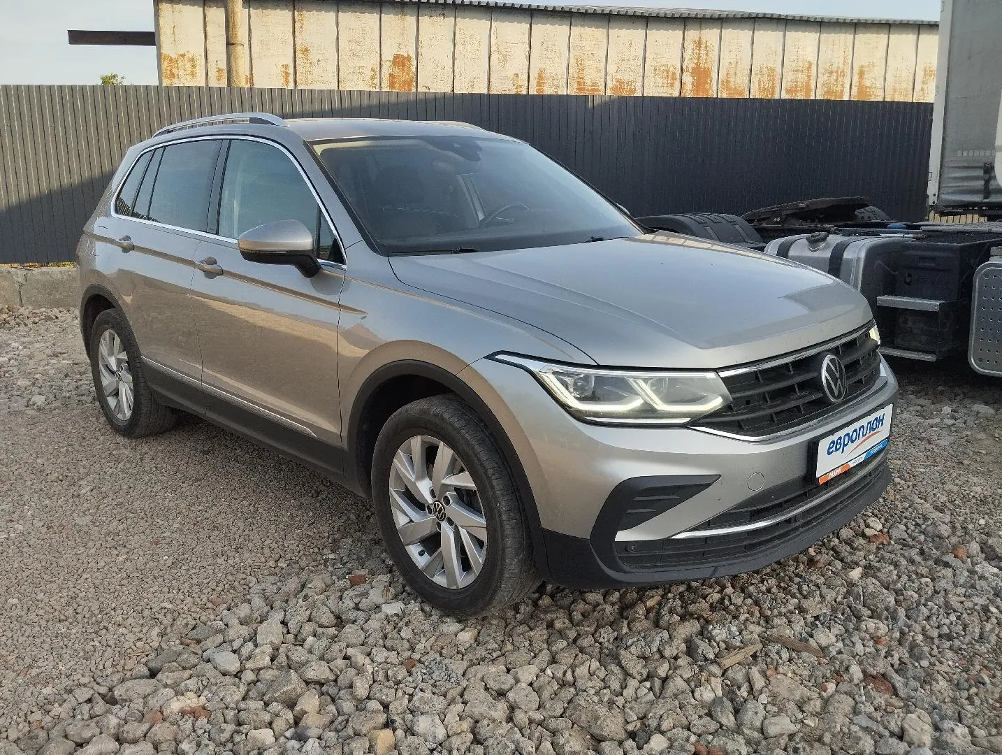Volkswagen Tiguan Статус Плюс 2.0Т 180 л.с. АТ полный привод, фото 2