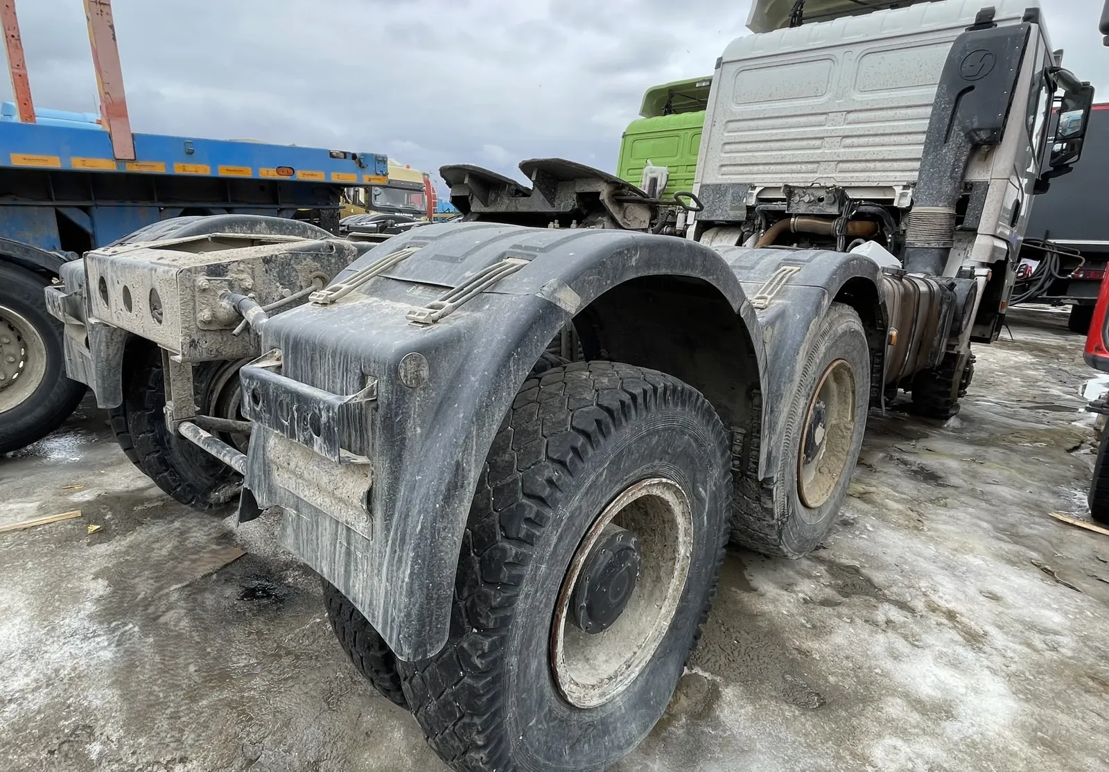Shacman SX* 6x6 Седельный тягач, фото 3