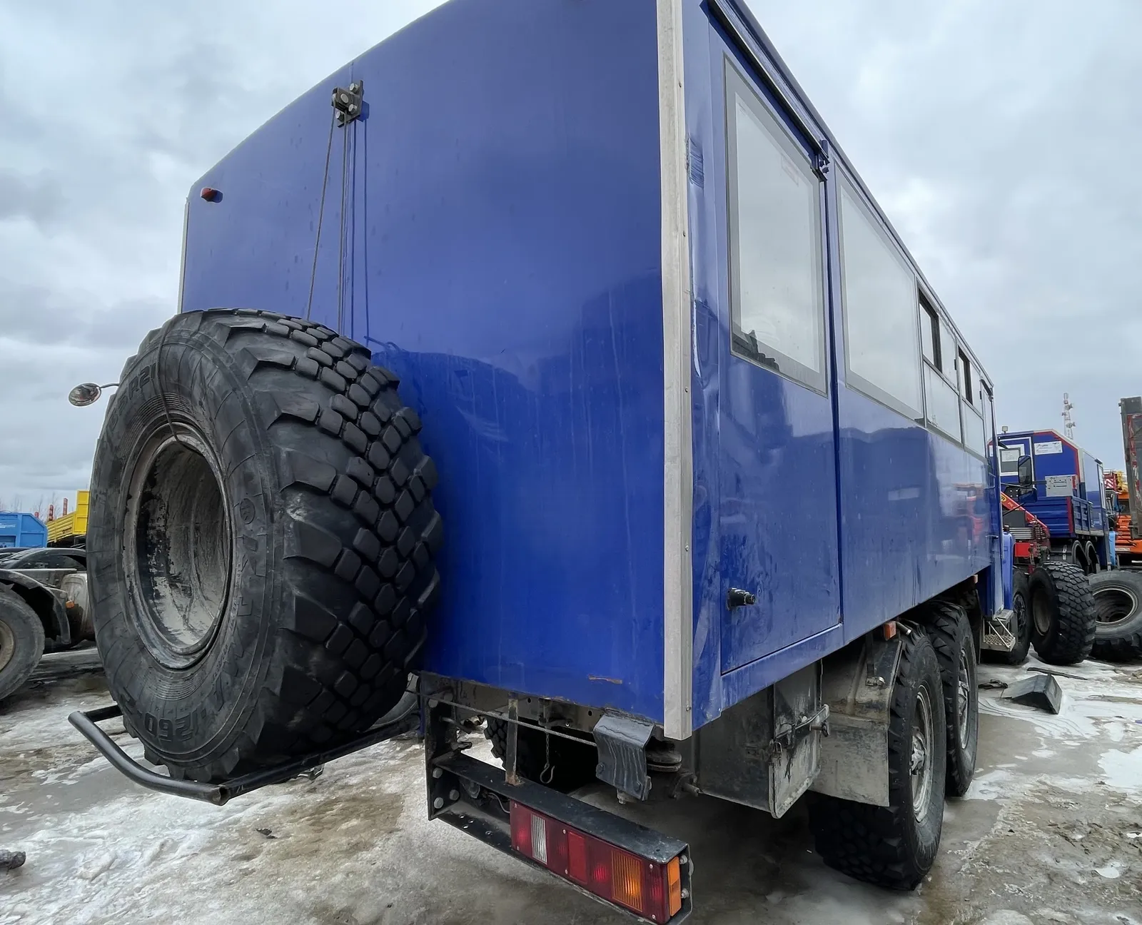 Ural NEXT 3255 Вахтовый автобус, фото 3