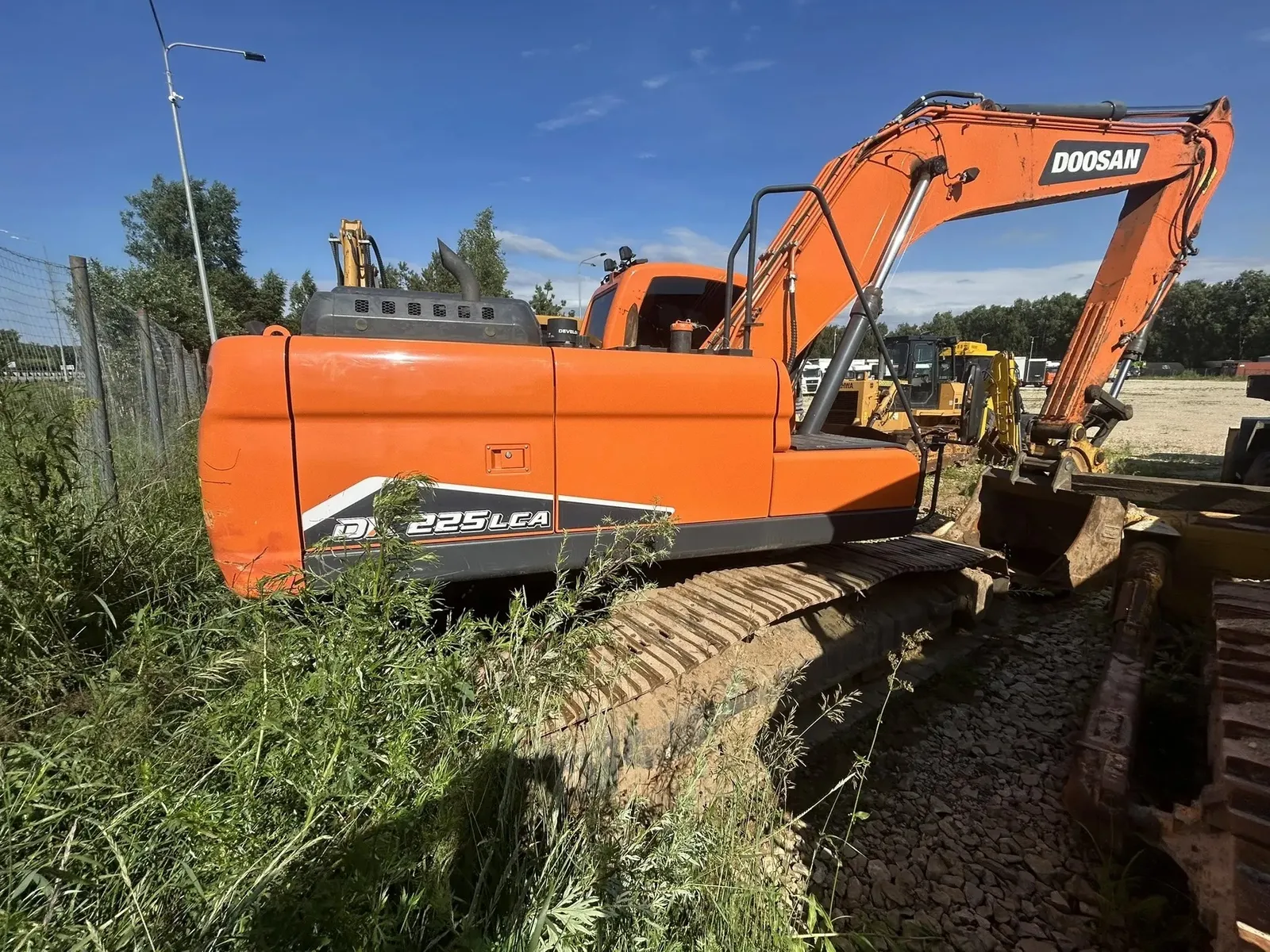 Doosan DX 225 Экскаватор, фото 3