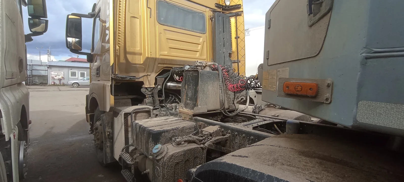 HONGYAN CQ* 6x4 Седельный тягач, фото 4
