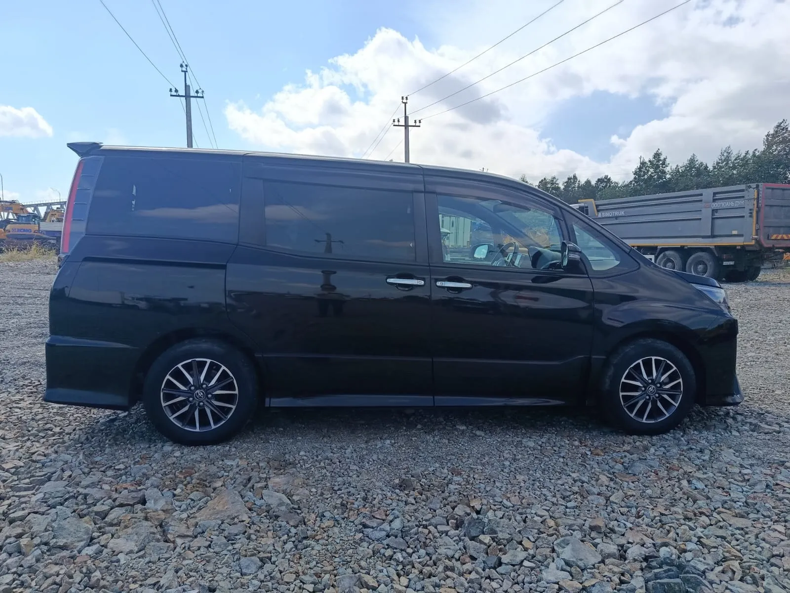 Toyota Noah, фото 4
