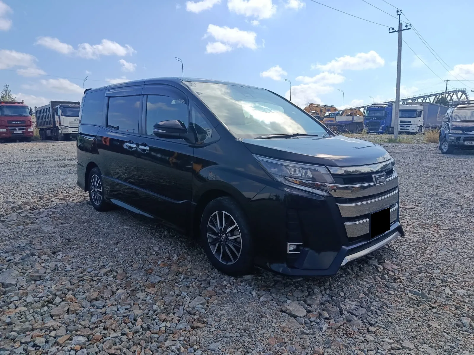Toyota Noah, фото 3