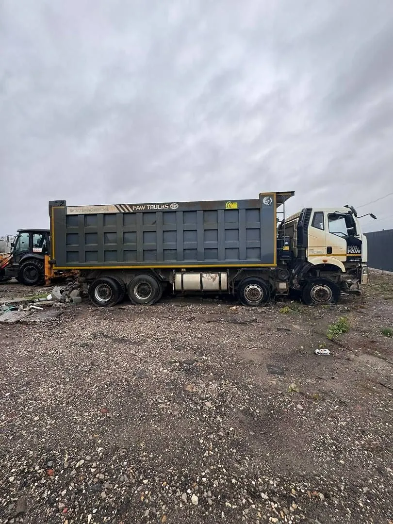 FAW CA 3310 8x4 Самосвал, фото 4