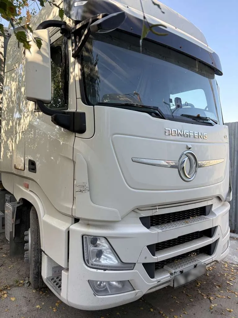 DONGFENG DFH 4x2 Седельный тягач, фото 2