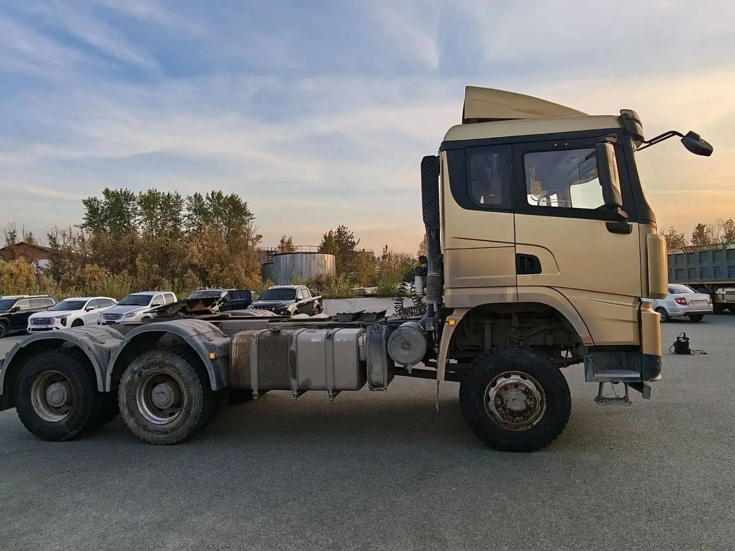 Shacman SX* 6x6 Седельный тягач, фото 3