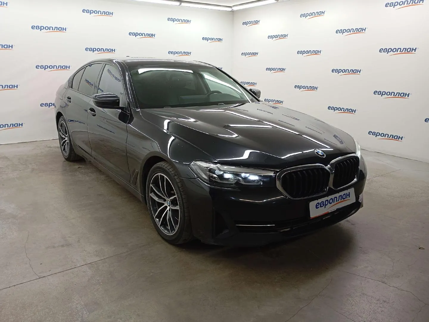 BMW 5 серия 520д полный привод М Спорт Пьюр, фото 2
