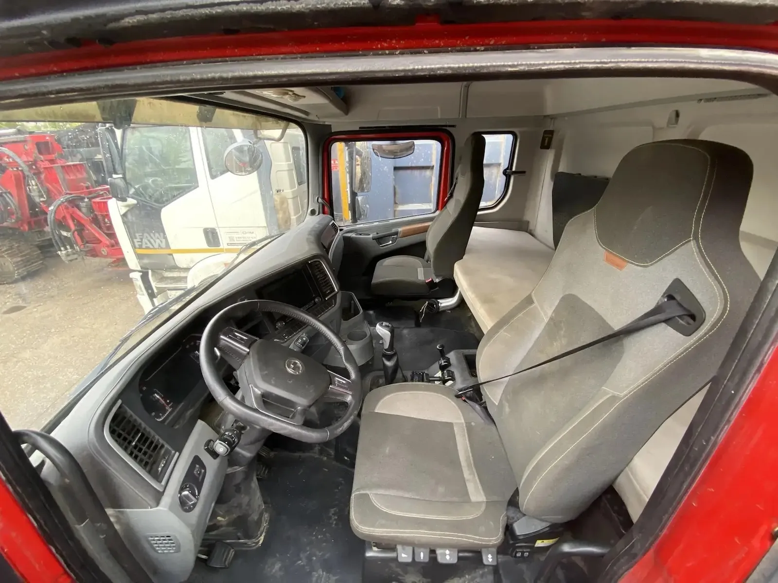 Shacman SX* 8x4 Самосвал, фото 5