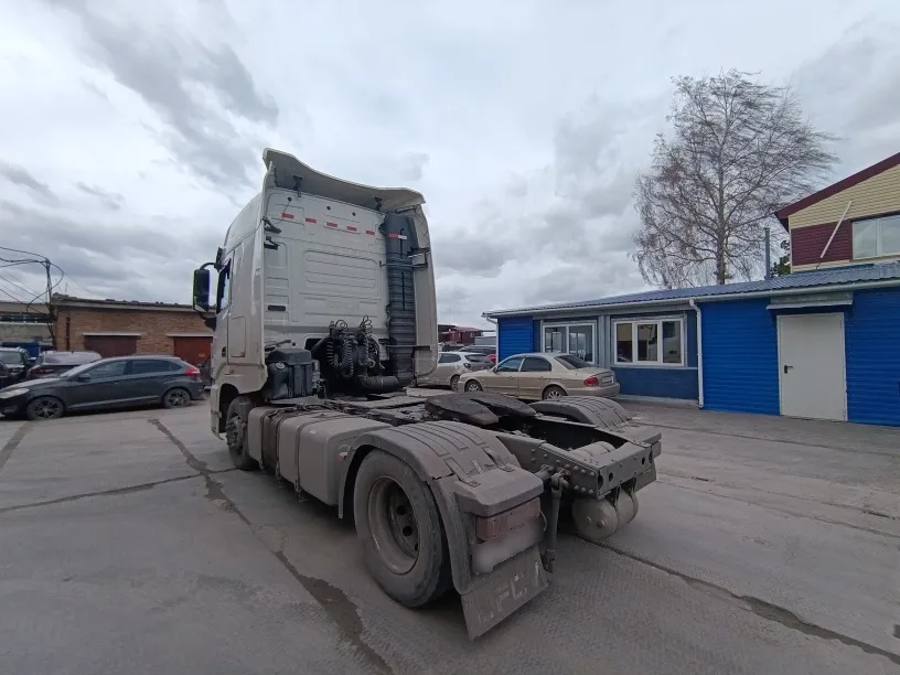 DONGFENG DFH 4x2 Седельный тягач, фото 4
