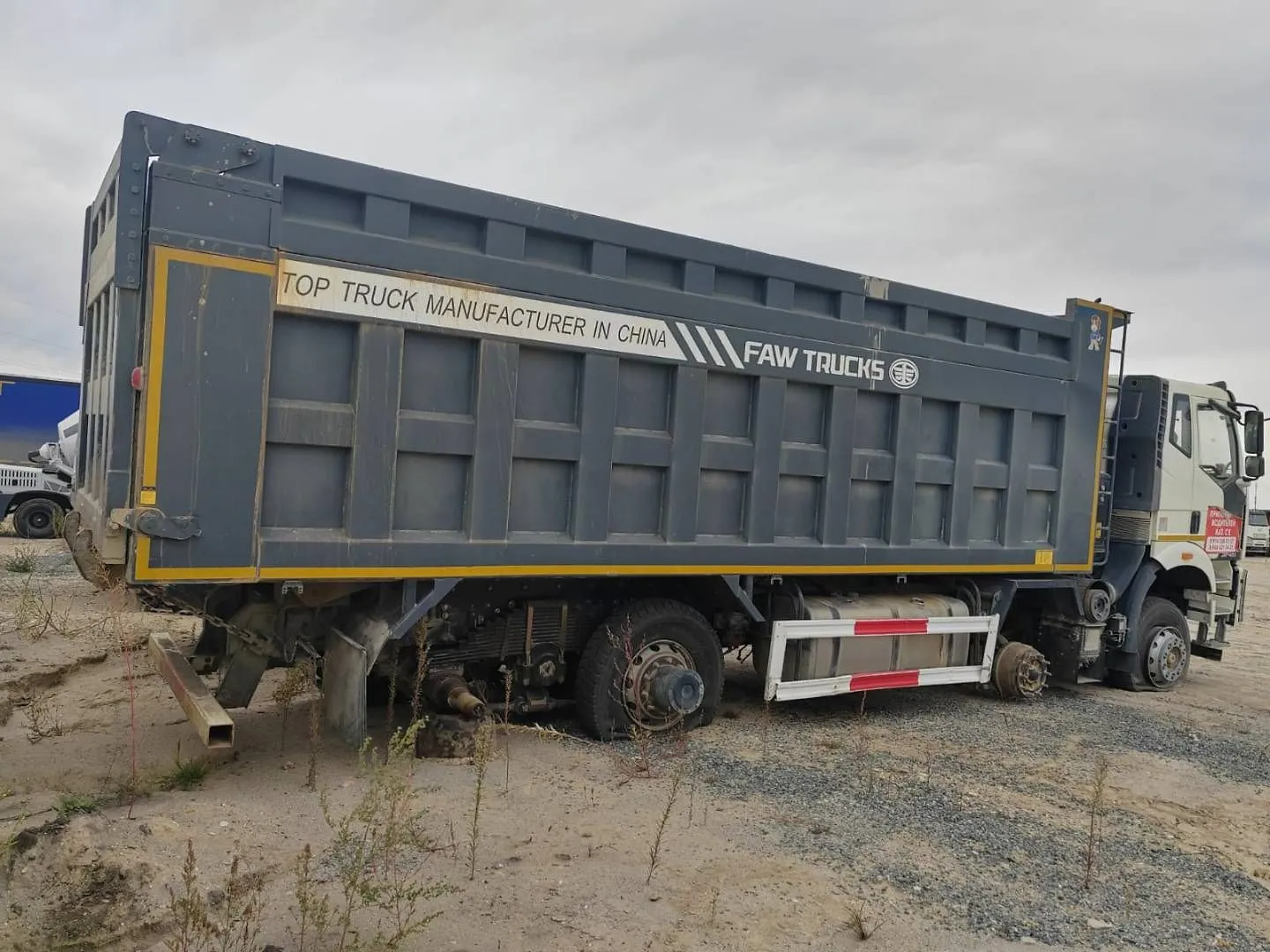 FAW CA 3310 8x4 Самосвал, фото 4