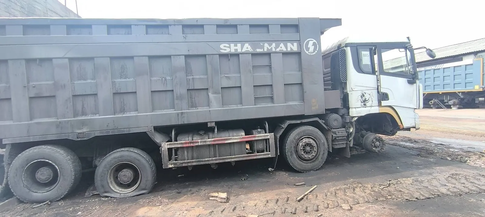 Shacman SX* 8x4 Самосвал, фото 4