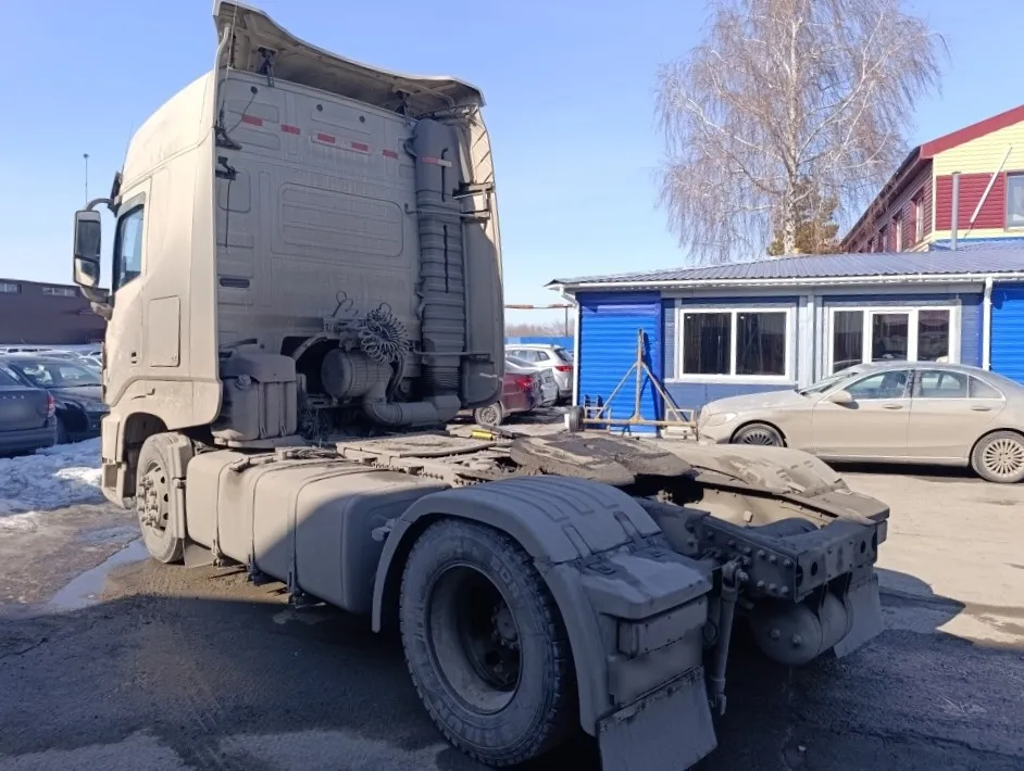 DONGFENG DFH 4x2 Седельный тягач, фото 4