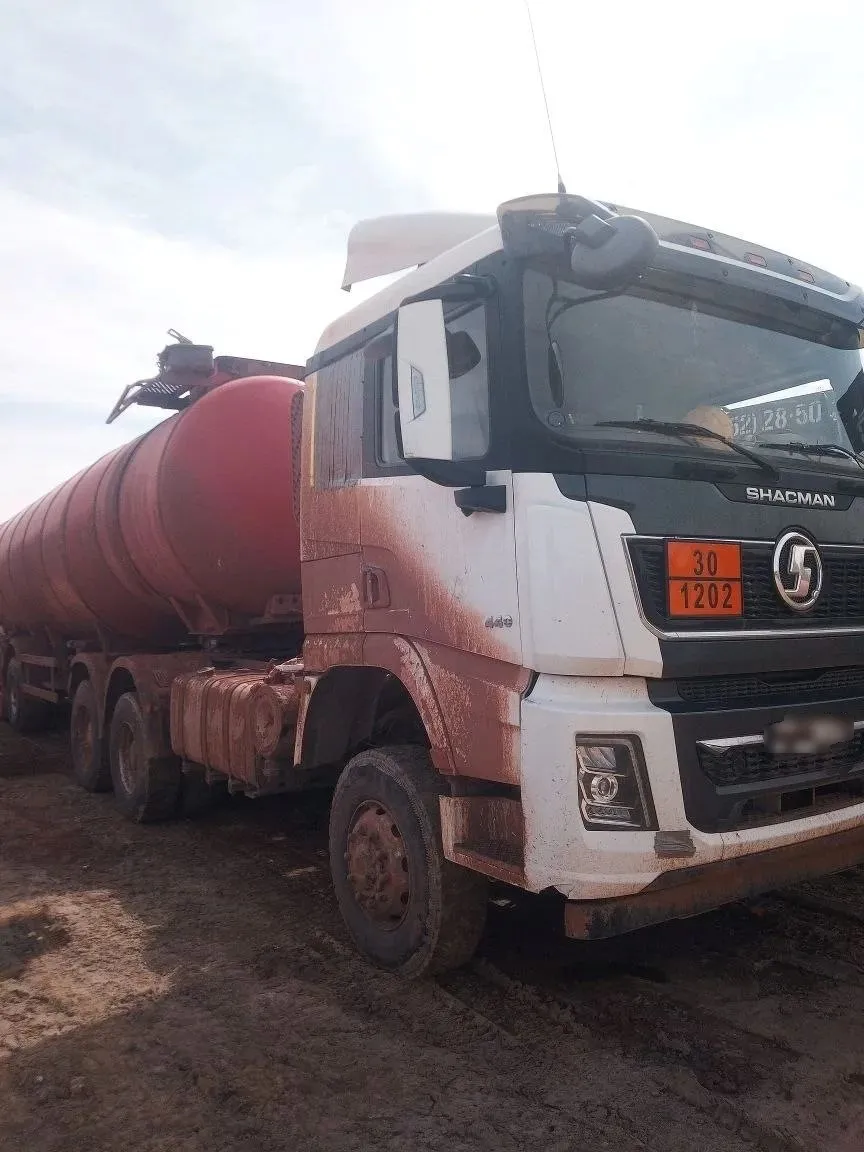 Shacman SX* 6x6 Седельный тягач, фото 2