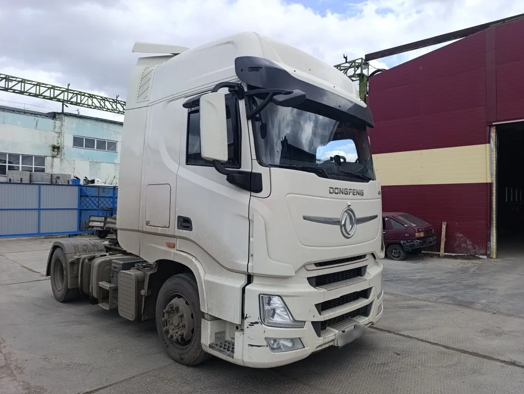 DONGFENG DFH 4x2 Седельный тягач, фото 2