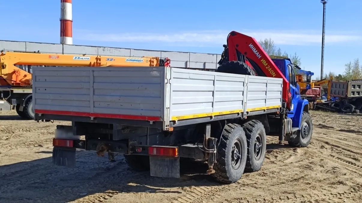 СПЕЦМАШ SM04* на шасси Ural NEXT 4320 6x6 Бортовой с КМУ, фото 3
