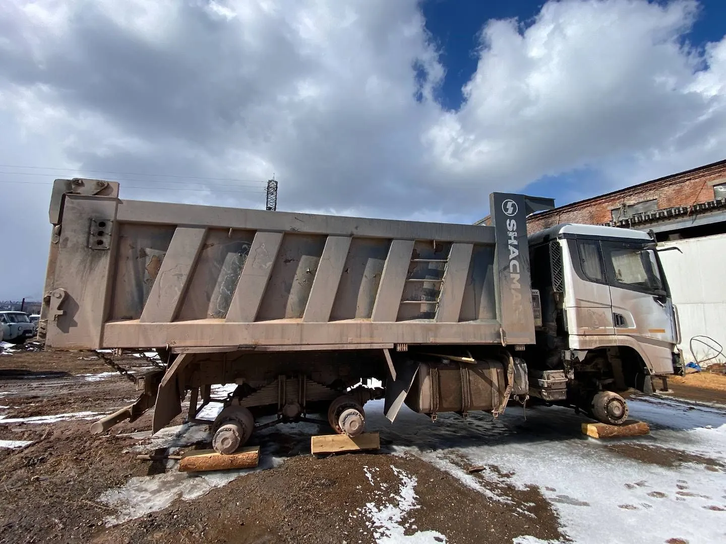 Shacman SX* 6x6 Самосвал, фото 3