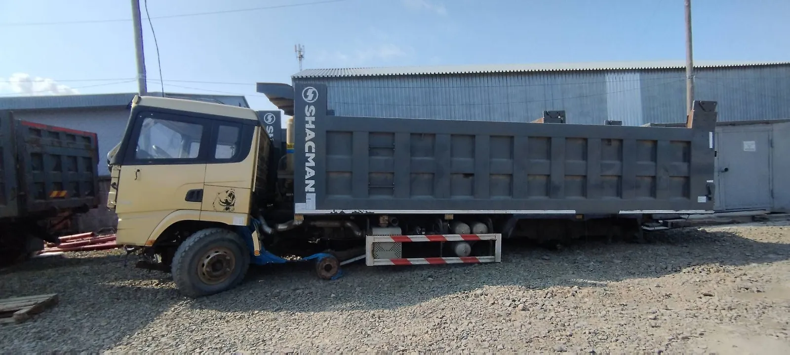 Shacman SX* 8x4 Самосвал, фото 3