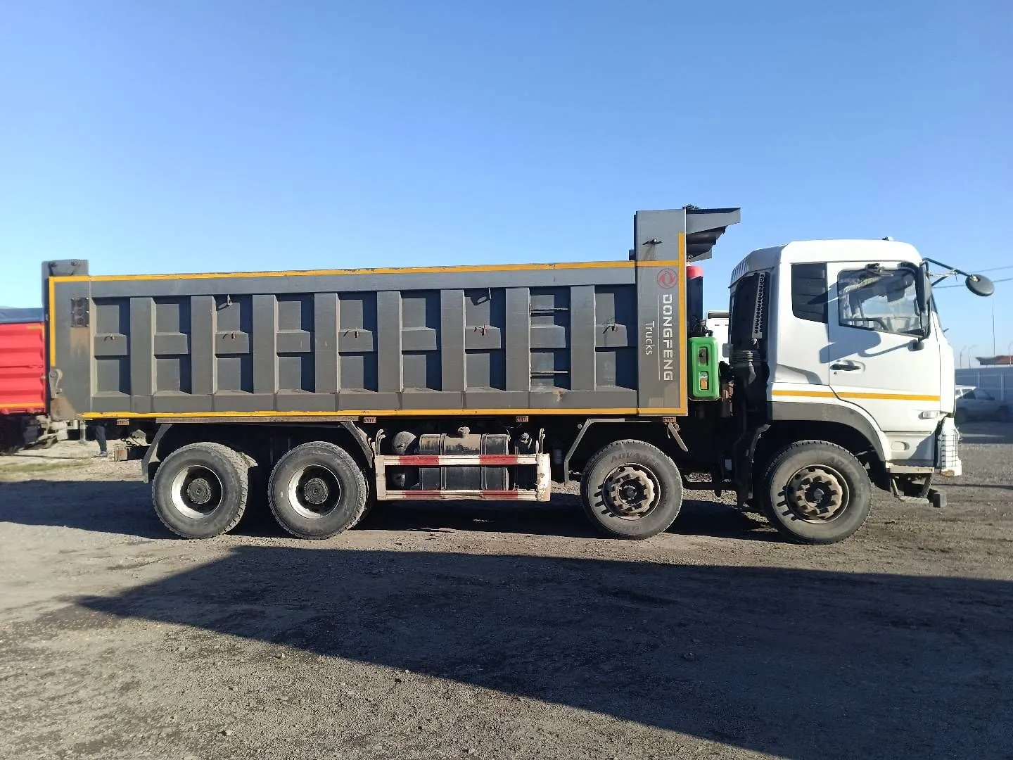 DONGFENG KC 8x4 Самосвал, фото 3