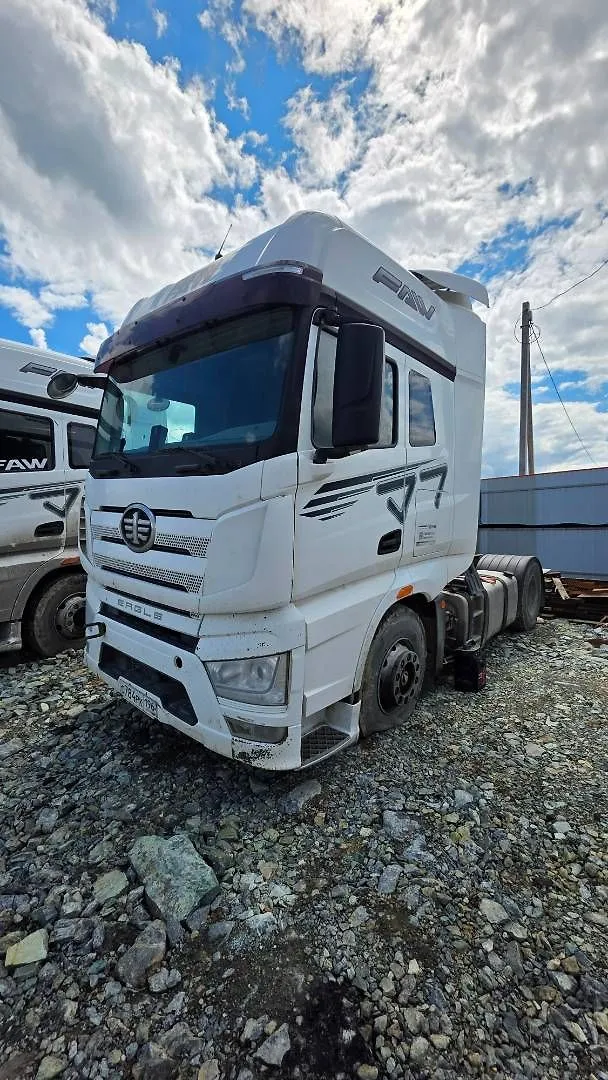 FAW J7 4x2 Седельный тягач, фото 3