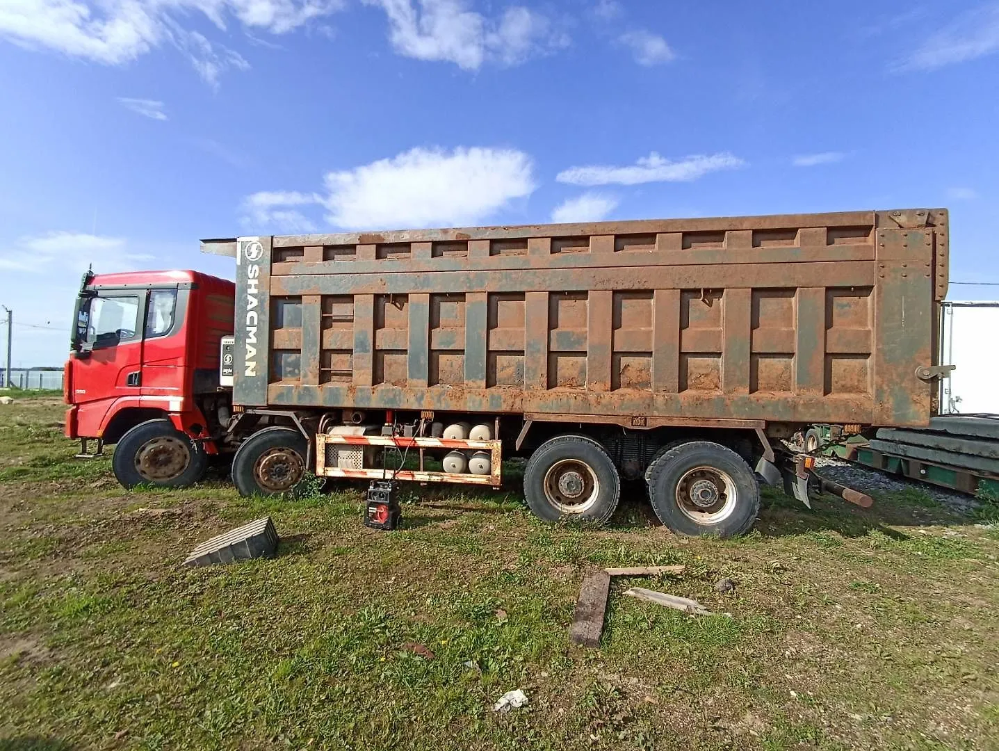 Shacman SX* 8x4 Самосвал, фото 5