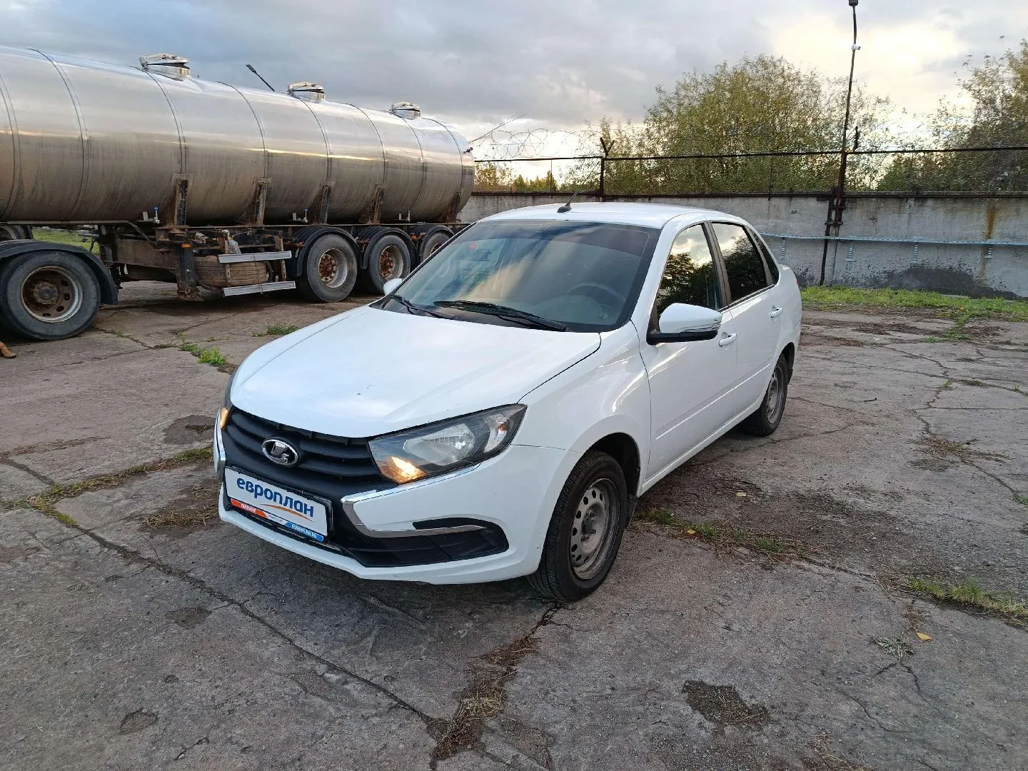 LADA Granta седан Классик 24 Кондиционер 1.6 90 л.с. МТ, фото 2