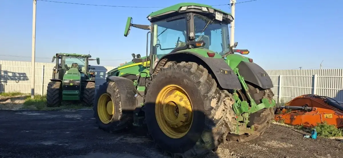 John Deere 8R Трактор, фото 3