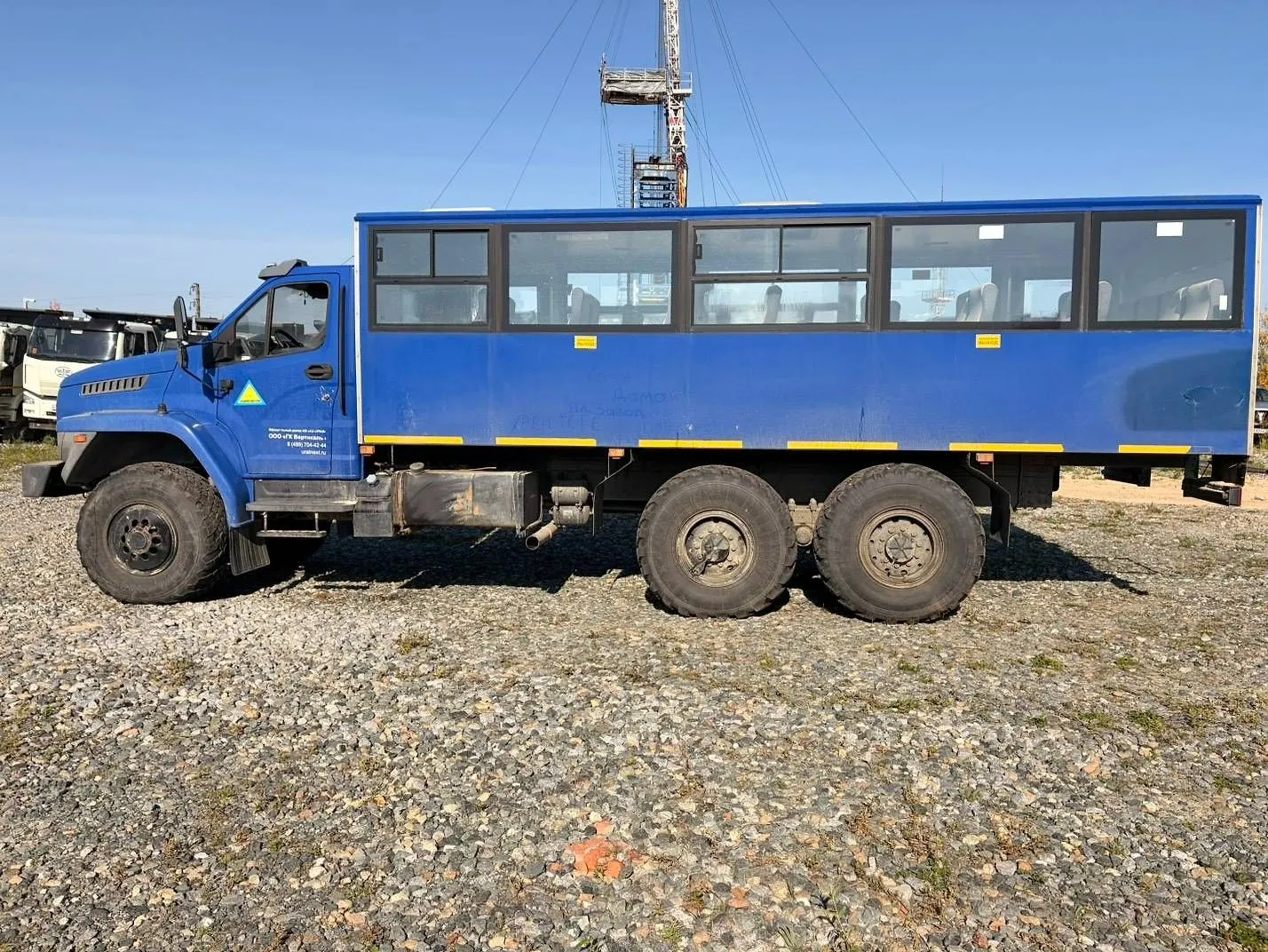 Ural 3255 6x6 Вахтовый автобус, фото 4
