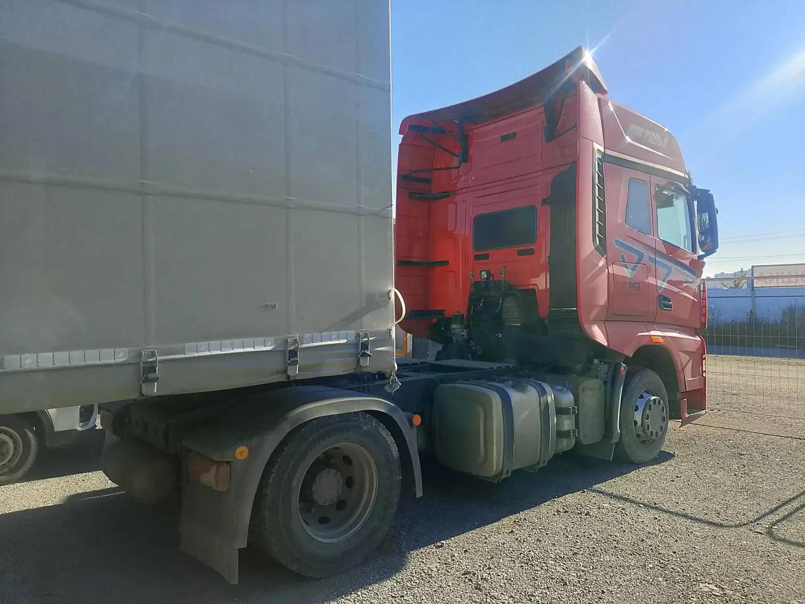 FAW J7 4x2 Седельный тягач, фото 3