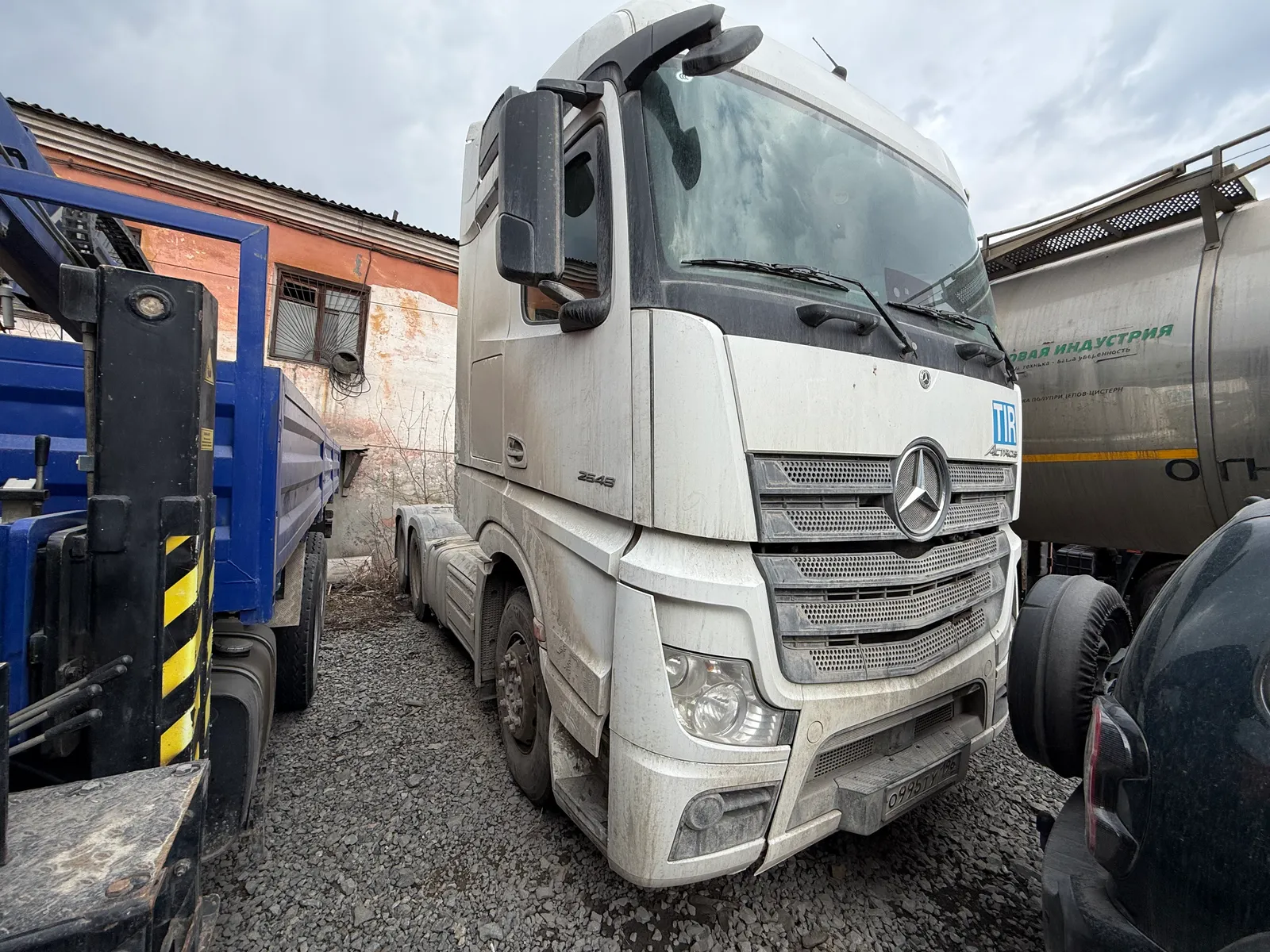 Mercedes-Benz Actros 6x4 Седельный тягач, фото 2