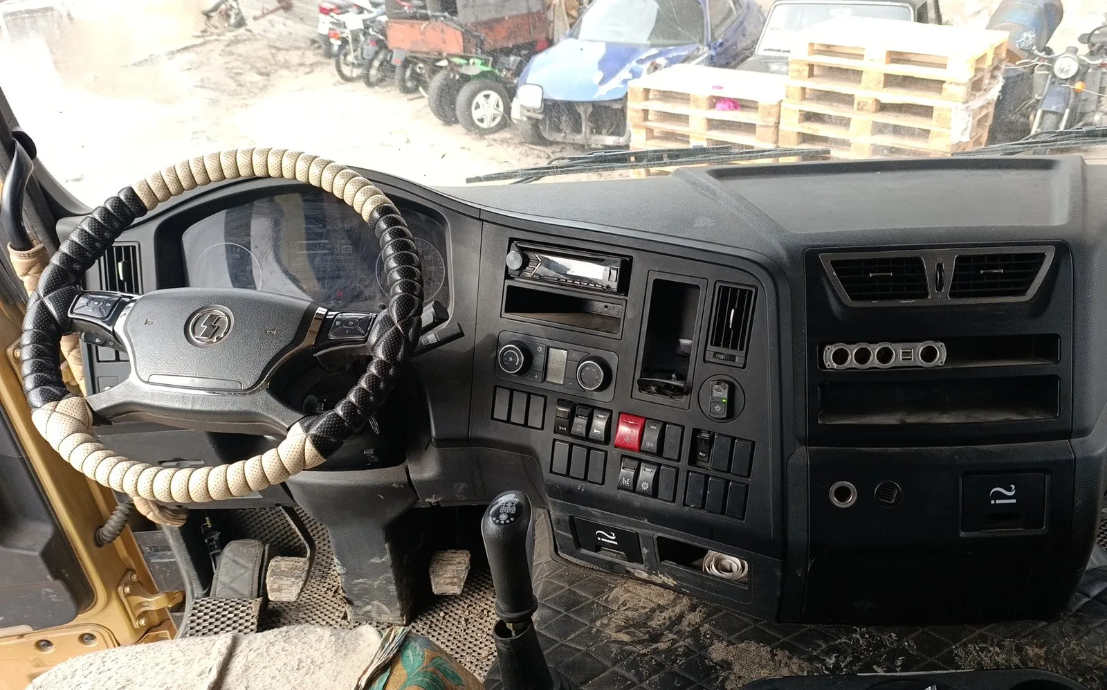 Shacman SX* 8x4 Самосвал, фото 5