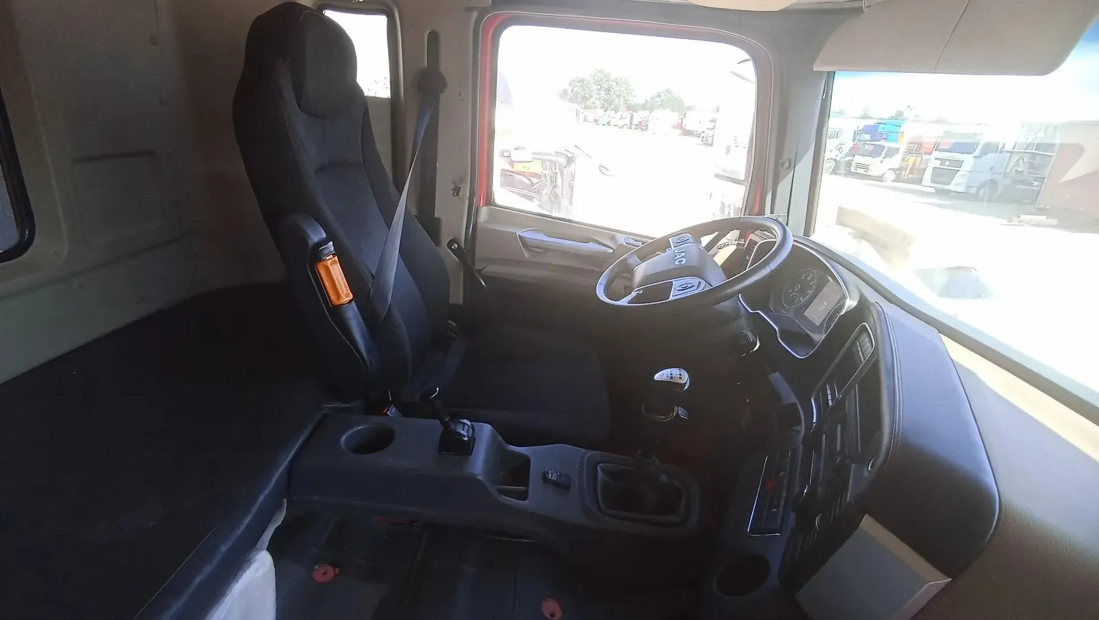 JAC N410 8x4 Самосвал, фото 5