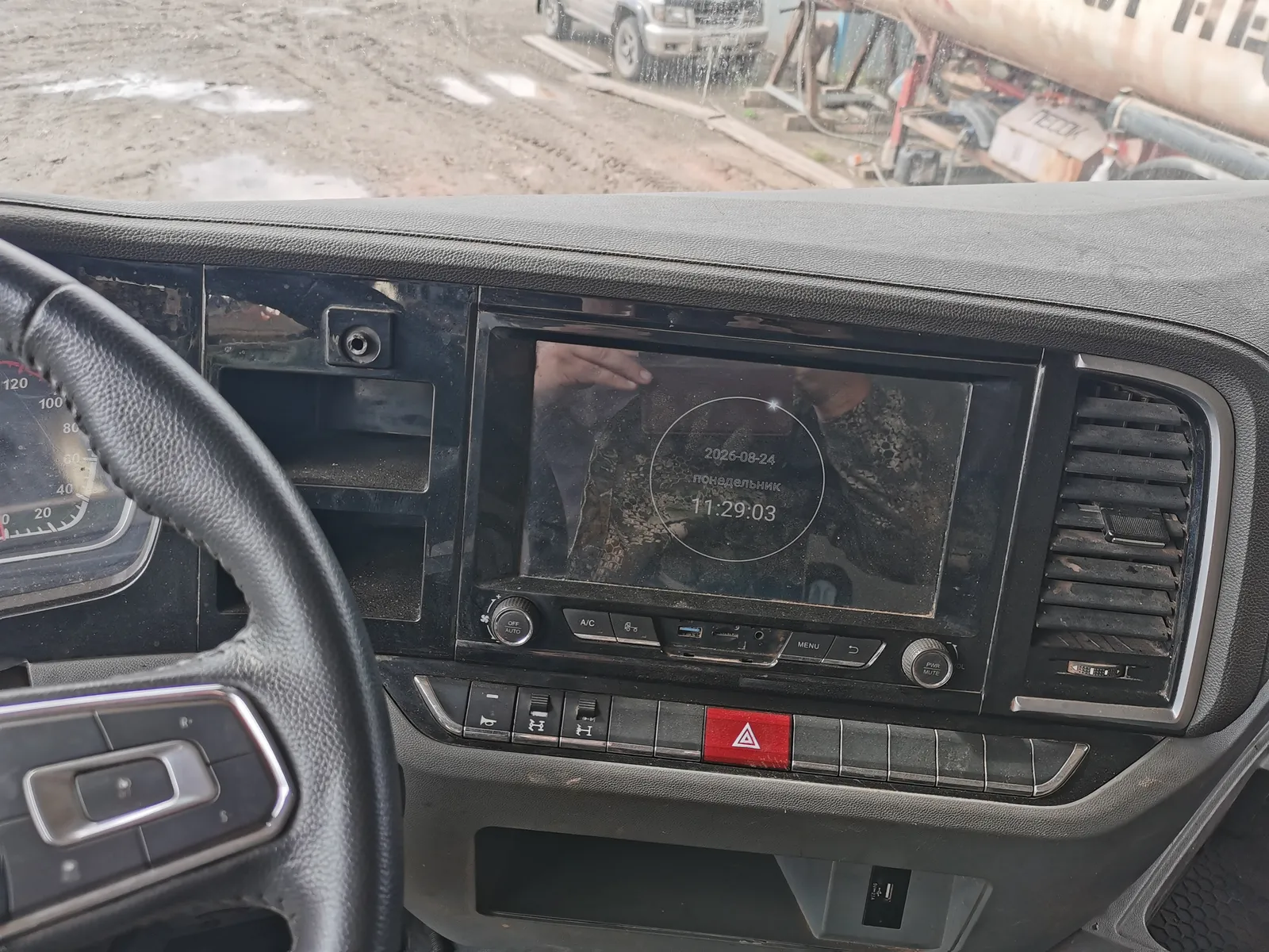 Shacman SX* 6x6 Седельный тягач, фото 5