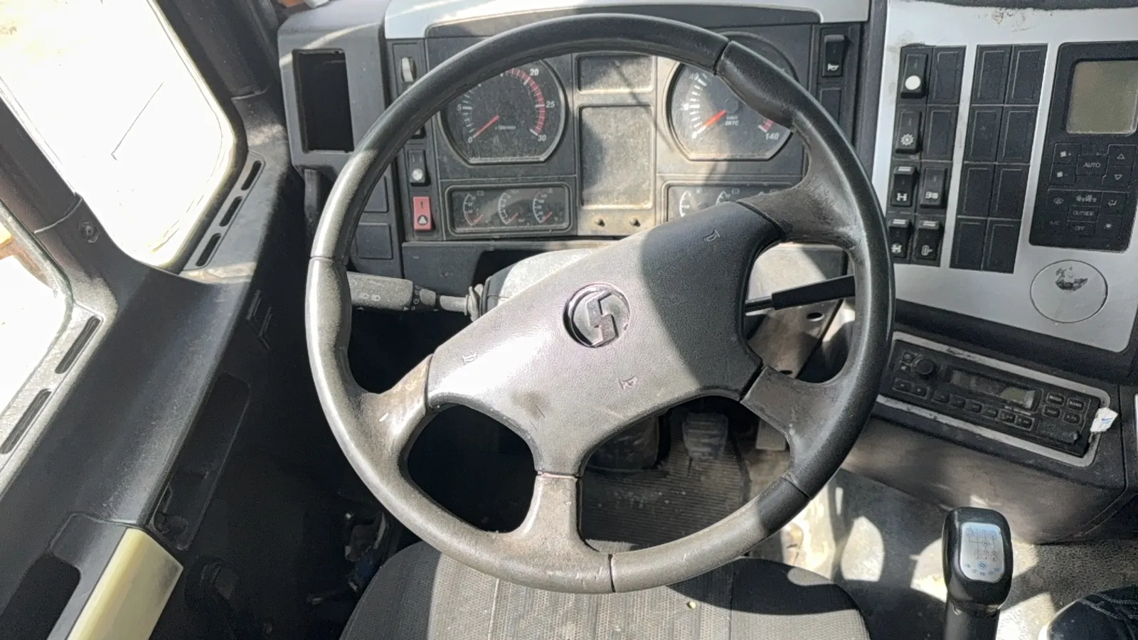 Shacman SX* 6x4 Самосвал, фото 5