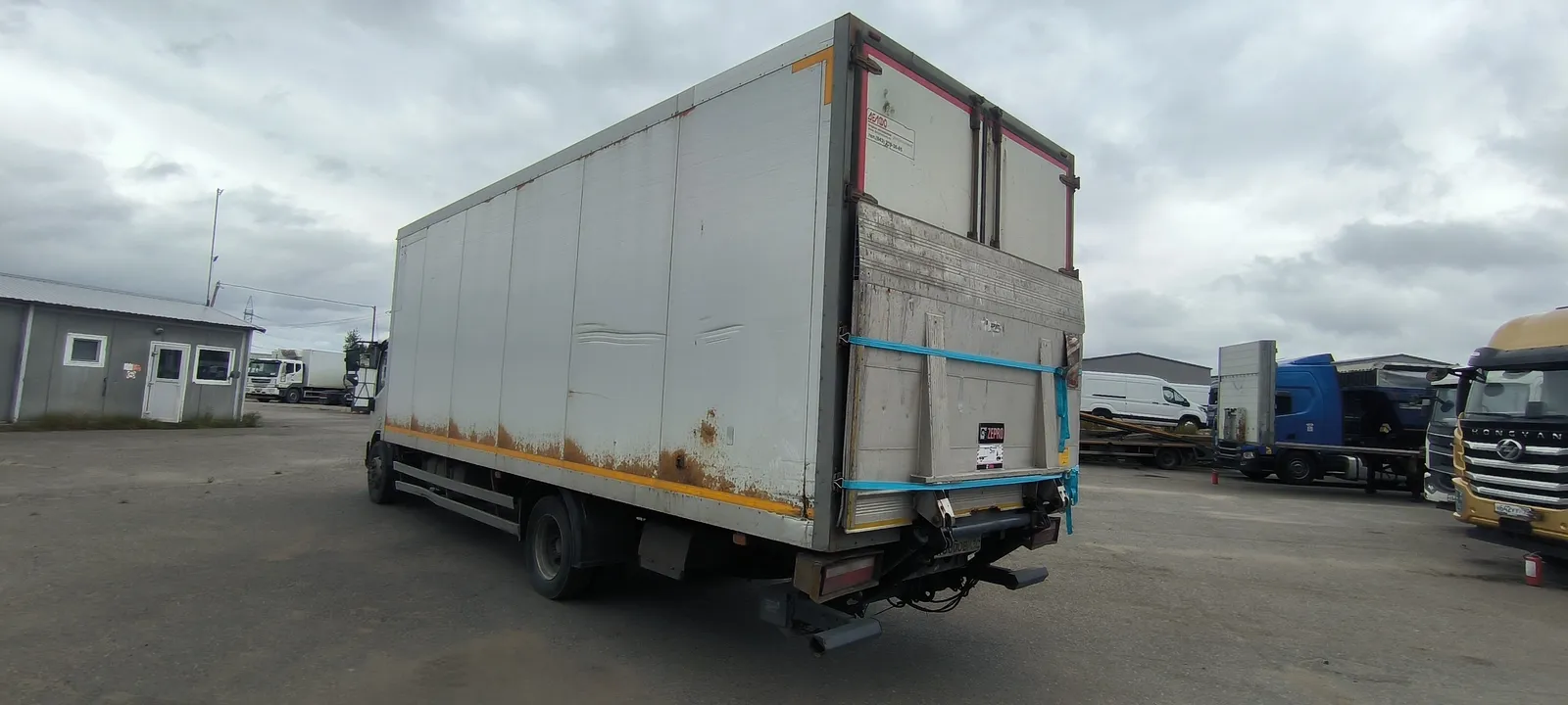 РусТрак 5389* на шасси JAC N120 4x2 Изотермический/рефрижератор с ги, фото 4