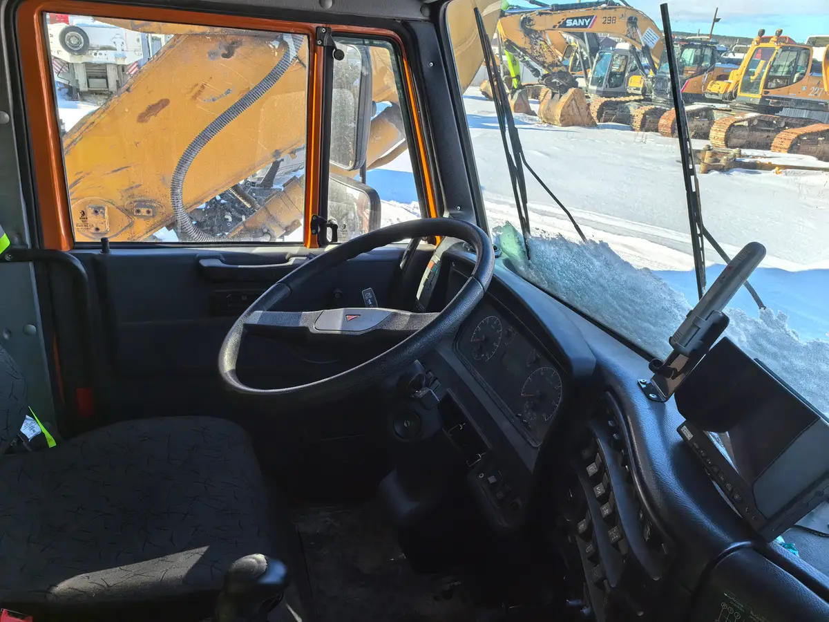 НефАЗ 4208* на шасси КамАЗ 43118 6x6 Вахтовый автобус, фото 5