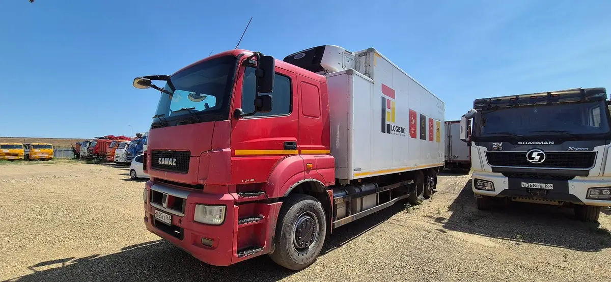 КАМАЗ 65208 6x2 рефрижератор с гидробортом, фото 3