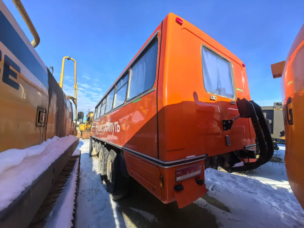 НефАЗ 4208* на шасси КамАЗ 43118 6x6 Вахтовый автобус, фото 4