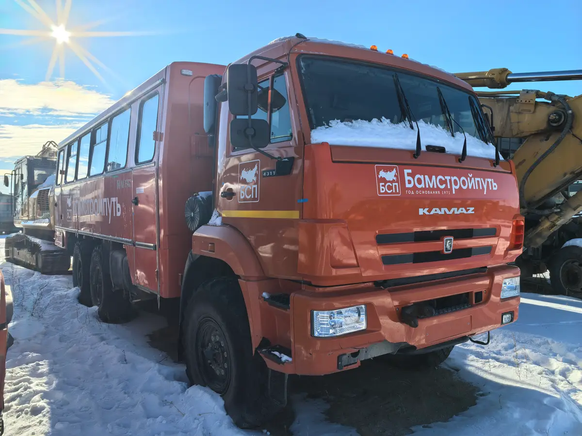 НефАЗ 4208* на шасси КамАЗ 43118 6x6 Вахтовый автобус, фото 2